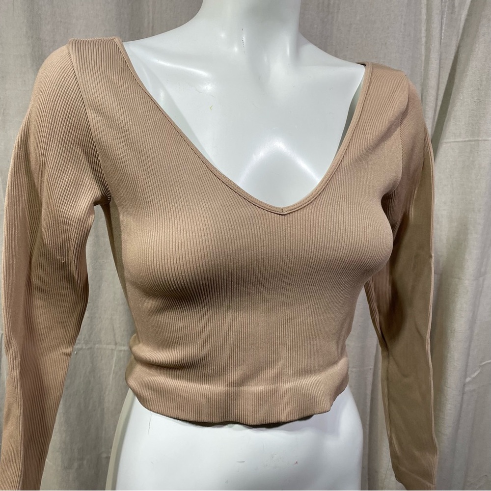 Dynamic Nude Compression Crop Top - Picture 2 of 4
